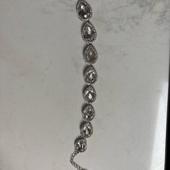 Pear shaped clear crystal Tennis bracelet 8 stones set in Silvertone plated 7-9” - Picture 1 of 5